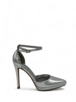 srebrne salonke na platformu sa kaišićem oko gležnja